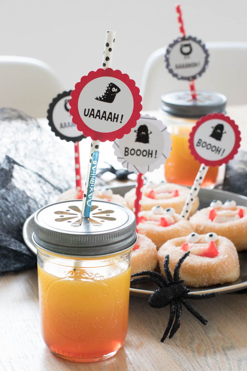 halloweendrink mit stickerkid aufklebern verziert